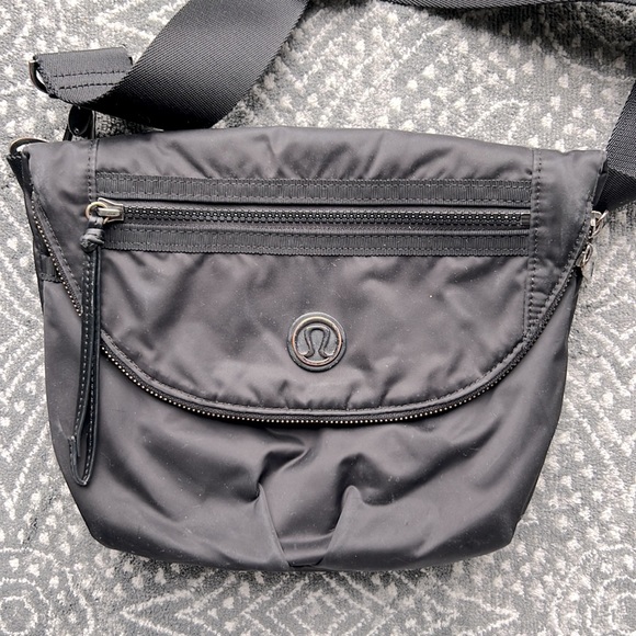 lululemon athletica Handbags - Lululemon Festival Bag